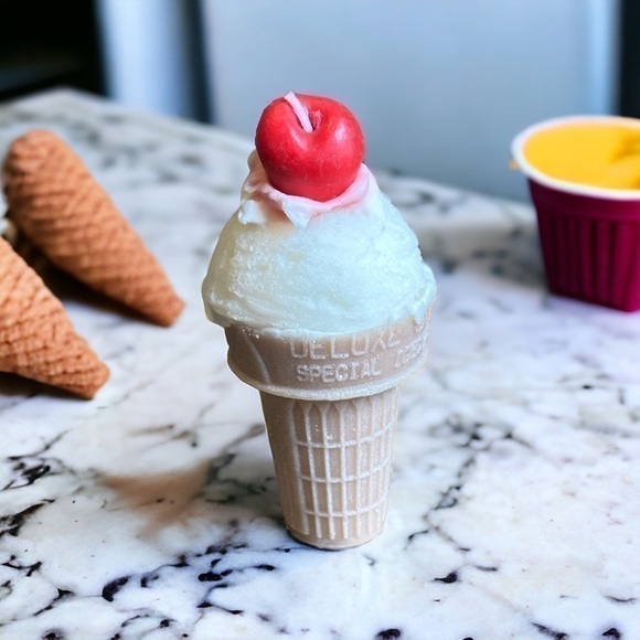 ⚠️SALE Candle // Handmade Ice Cream Cone Shaped Soy Wax Candle SEND OFFERS - Picture 4 of 5